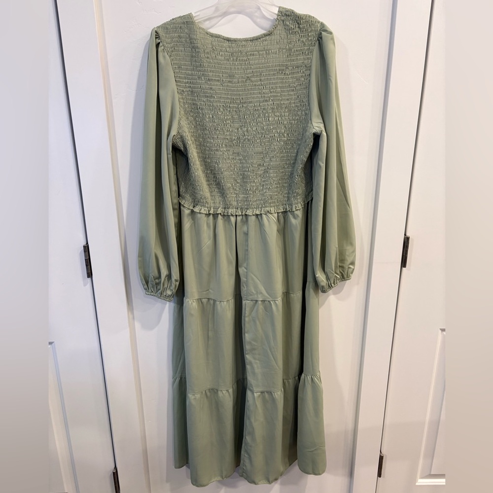 Elegant Green Smocked Tiered Midi Dress Size XL - Picture 7 of 7